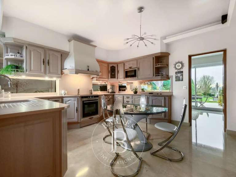 Maison Santeny - 5 chambres - 248m²