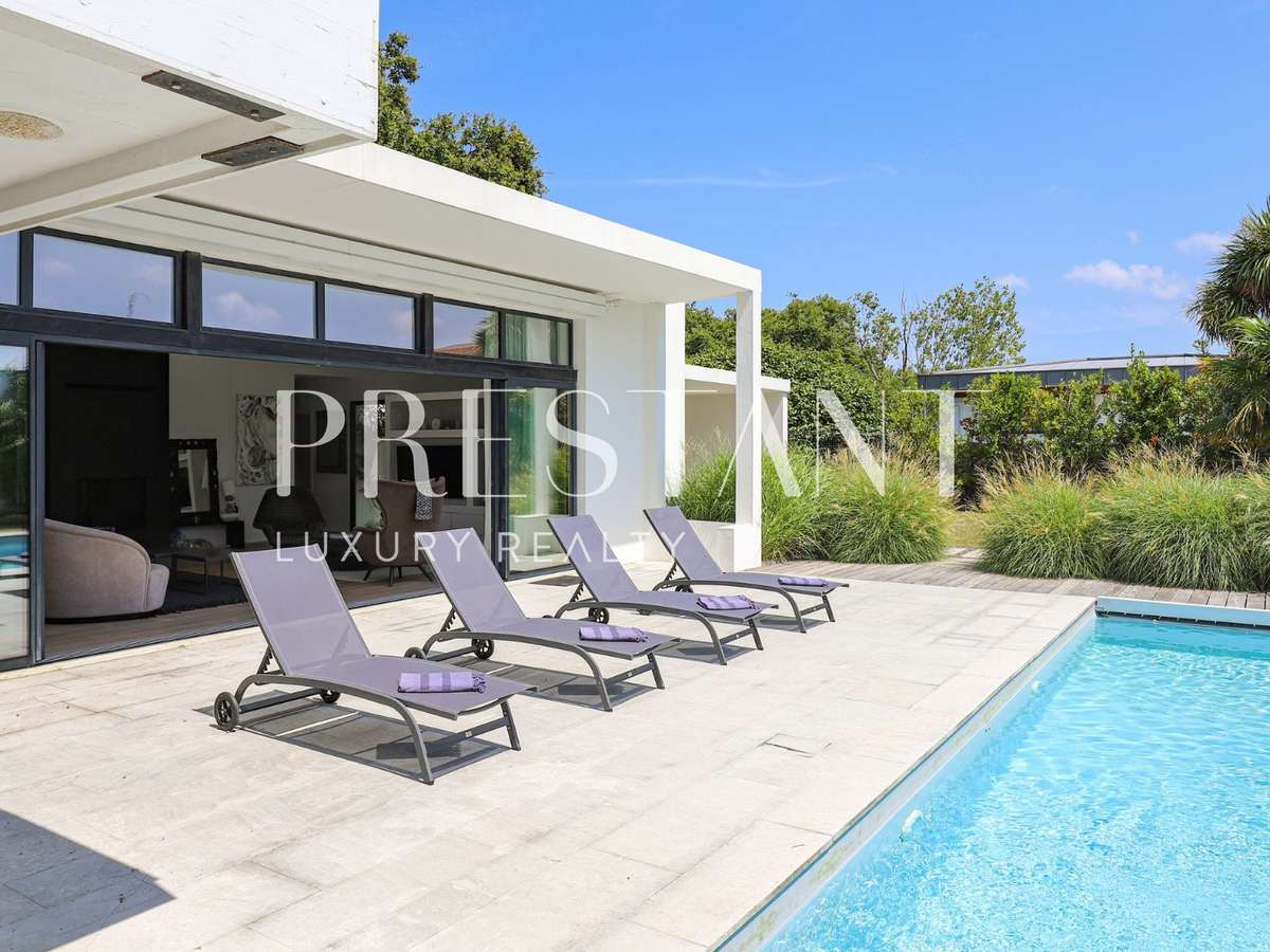 House Biarritz