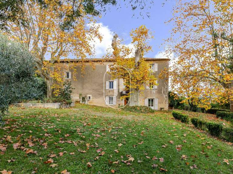 Propriété Lacoste - 12 chambres - 750m²