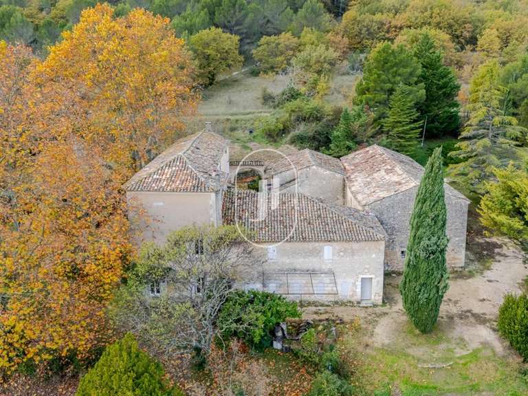 Propriété Lacoste - 12 chambres - 750m²