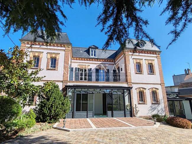 Maison 10 pièces 300 m² · à Chartres · 300 m² · 998 000 €