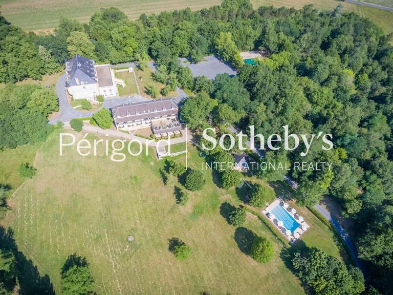 Castle Montignac - 46 bedrooms - 2300m²