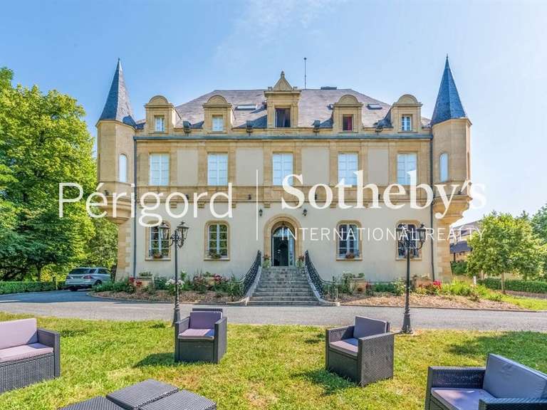 Castle Montignac - 46 bedrooms - 2300m²