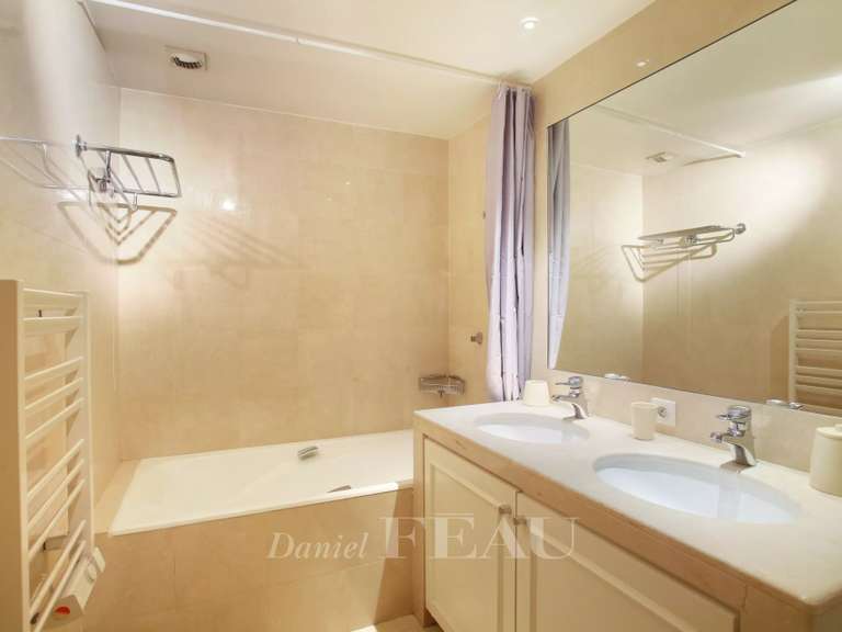 Appartement Paris 8e - 1 chambre - 65m²