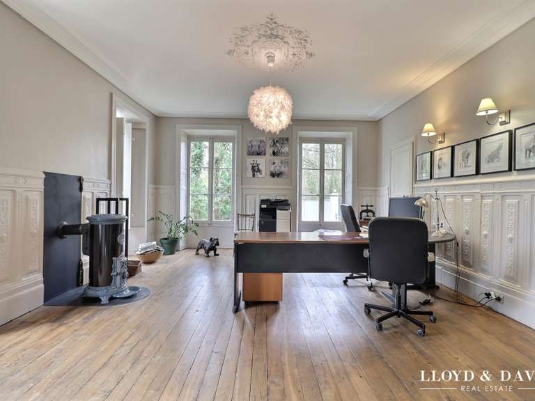 Maison Bouray-sur-Juine - 9 chambres - 455m²