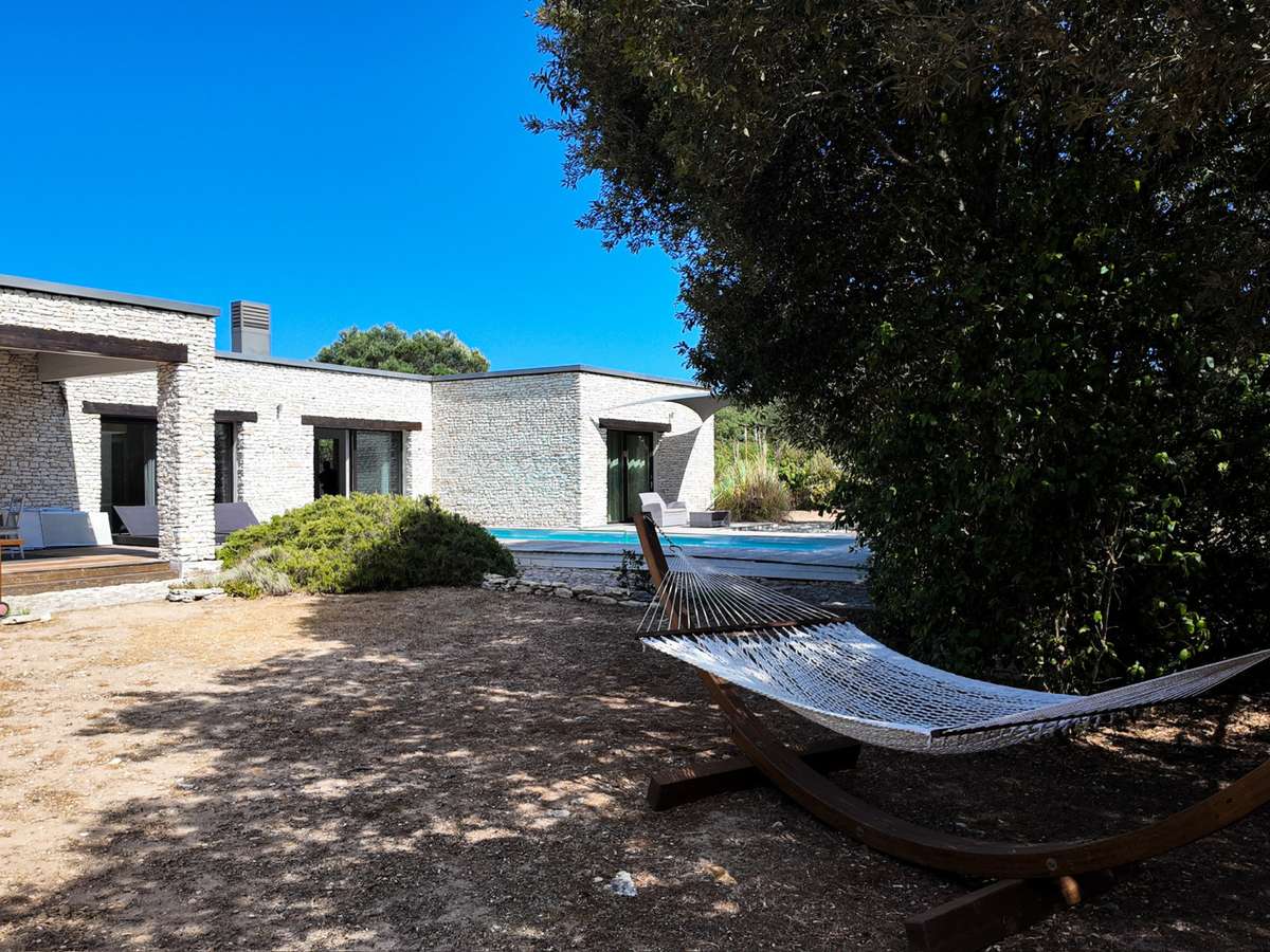 Villa Bonifacio