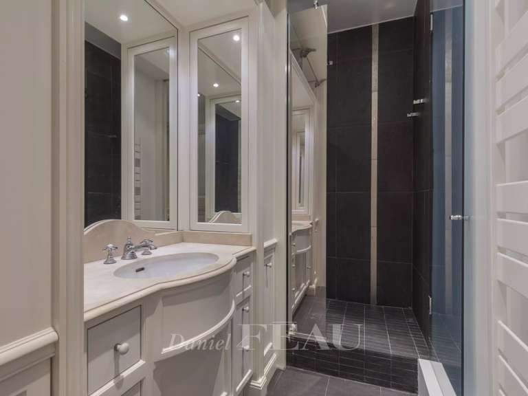 Appartement Paris 8e - 3 chambres - 189m²
