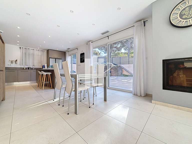 Maison Fréjus - 3 chambres - 117m²