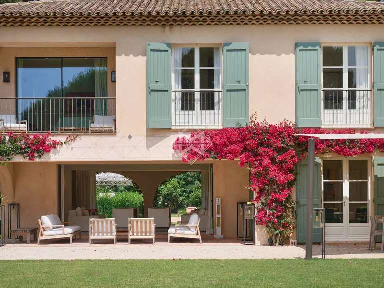 Villa Saint-Tropez - 5 bedrooms - 284m²