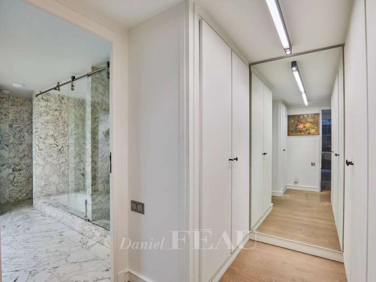 Appartement Paris 16e - 4 chambres - 227m²