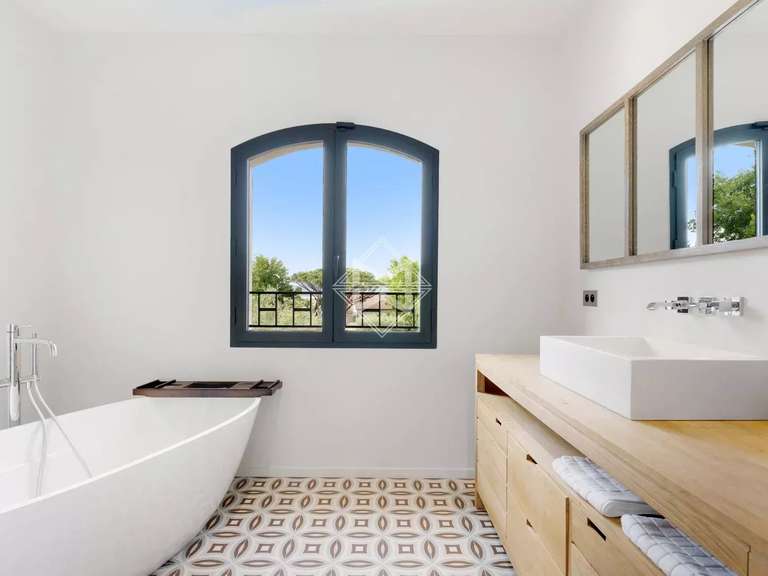 Villa Saint-Tropez - 6 bedrooms - 300m²