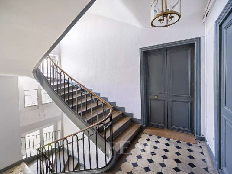Appartement Paris 9e - 2 chambres - 114m²