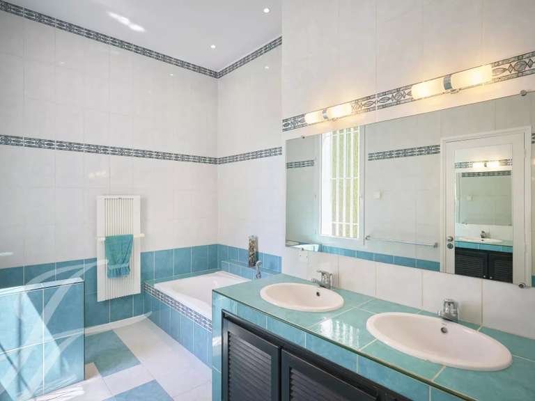 Maison Châteauneuf-Grasse - 4 chambres - 281m²