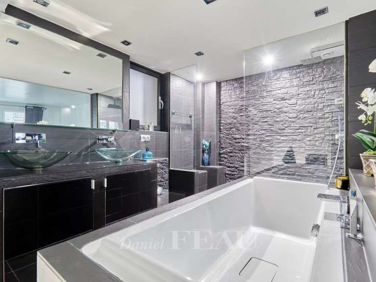 Appartement Paris 16e - 2 chambres - 104m²