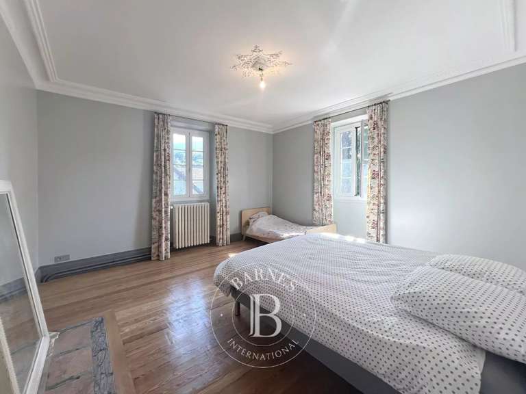 Maison Chambéry - 9 chambres - 809m²