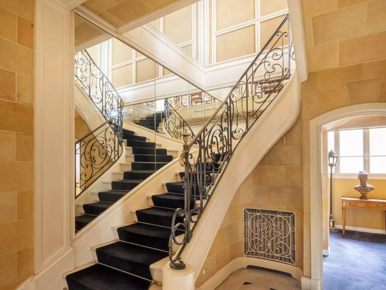 Appartement Paris 16e - 5 chambres - 331m²