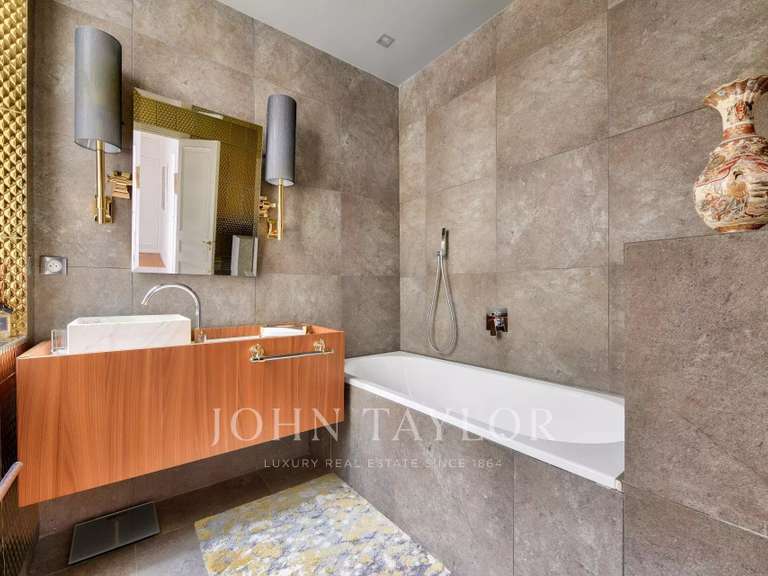 Appartement Paris 16e - 2 chambres - 183m²