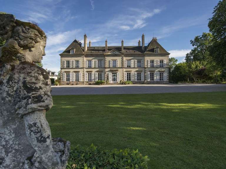 Château Moulins - 968m²