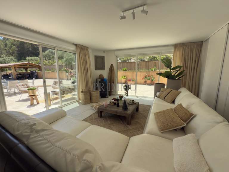 Villa Lorgues - 5 bedrooms - 242m²
