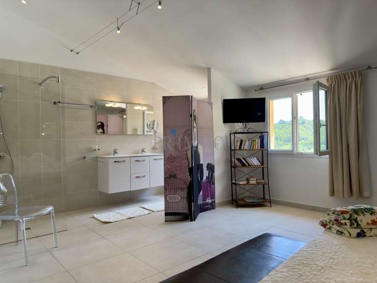 Villa Lorgues - 5 bedrooms - 242m²