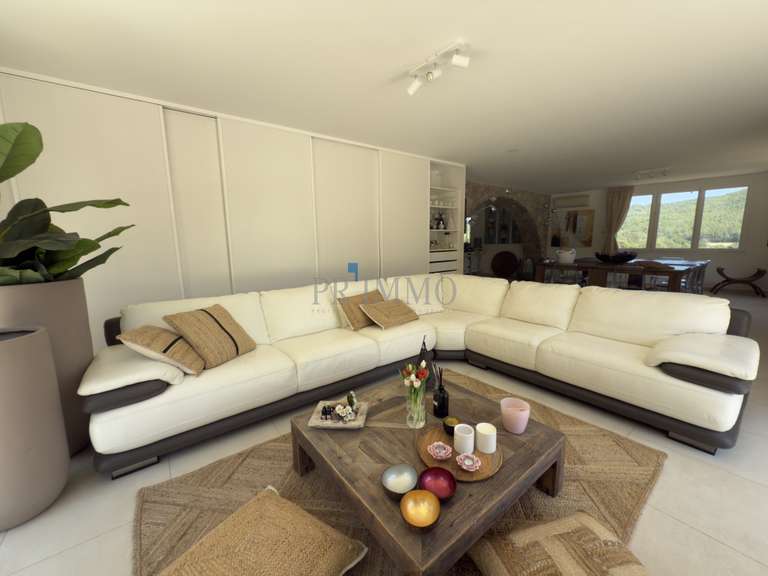 Villa Lorgues - 5 bedrooms - 242m²