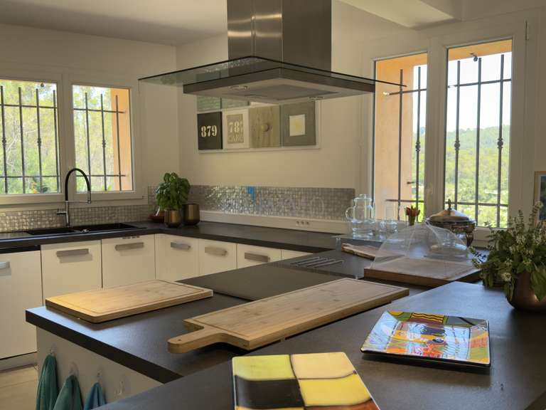 Villa Lorgues - 5 bedrooms - 242m²