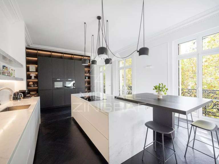 Appartement Paris 16e - 6 chambres - 347m²