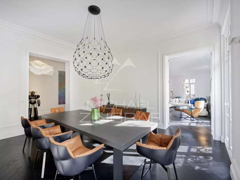 Appartement Paris 16e - 6 chambres - 347m²