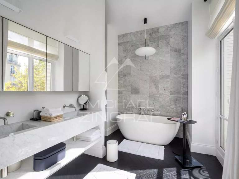 Appartement Paris 16e - 6 chambres - 347m²