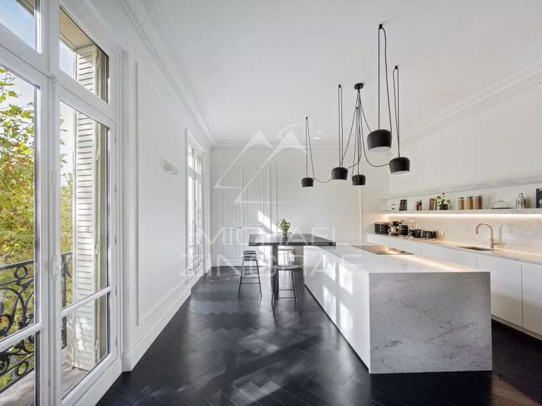 Appartement Paris 16e - 6 chambres - 347m²