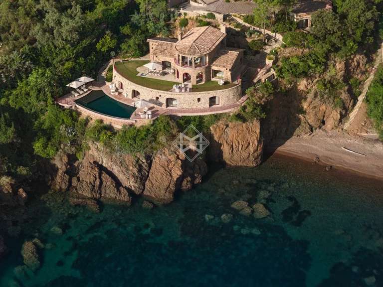 Property Théoule-sur-Mer - 5 bedrooms - 400m²