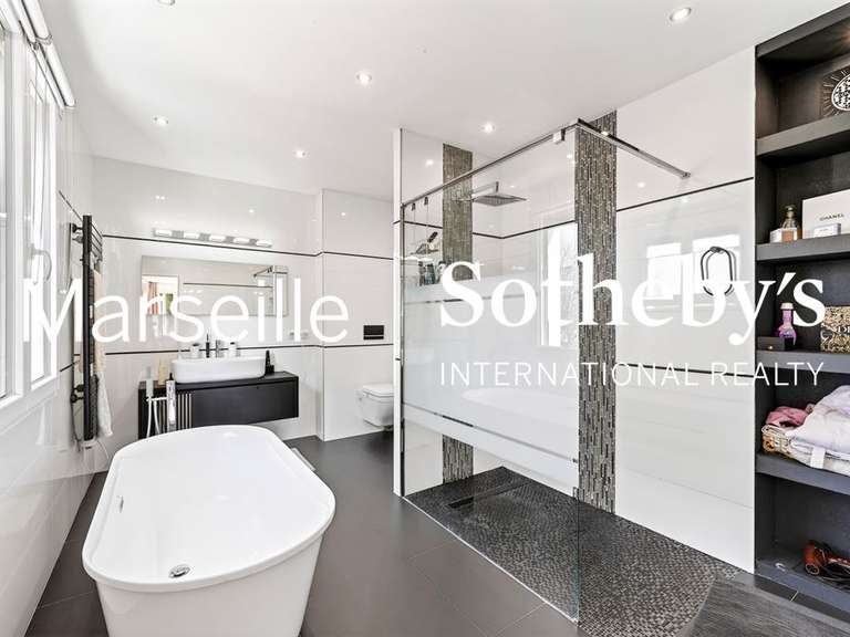 Maison Marseille 12e - 8 chambres - 342m²