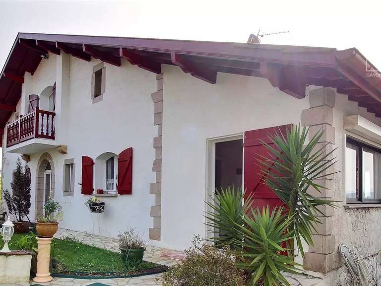 Maison Ustaritz - 5 chambres - 240m²