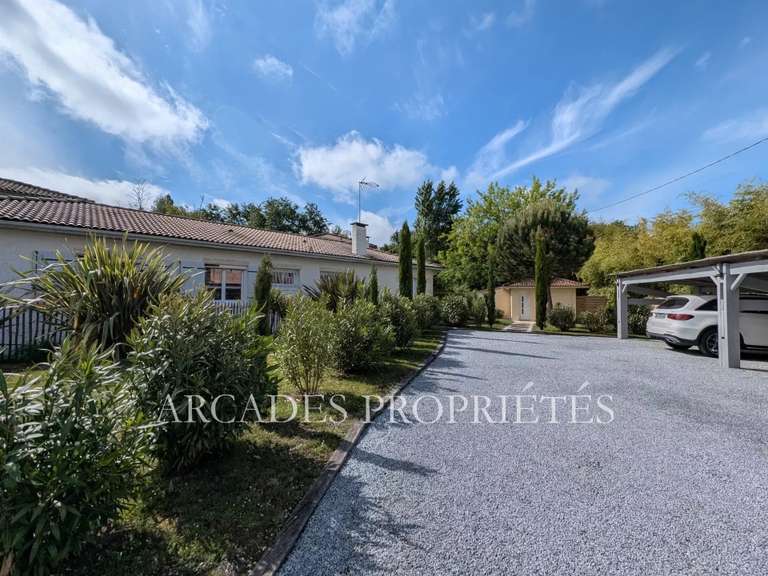 Maison Saint-Sulpice-et-Cameyrac - 3 chambres - 283m²