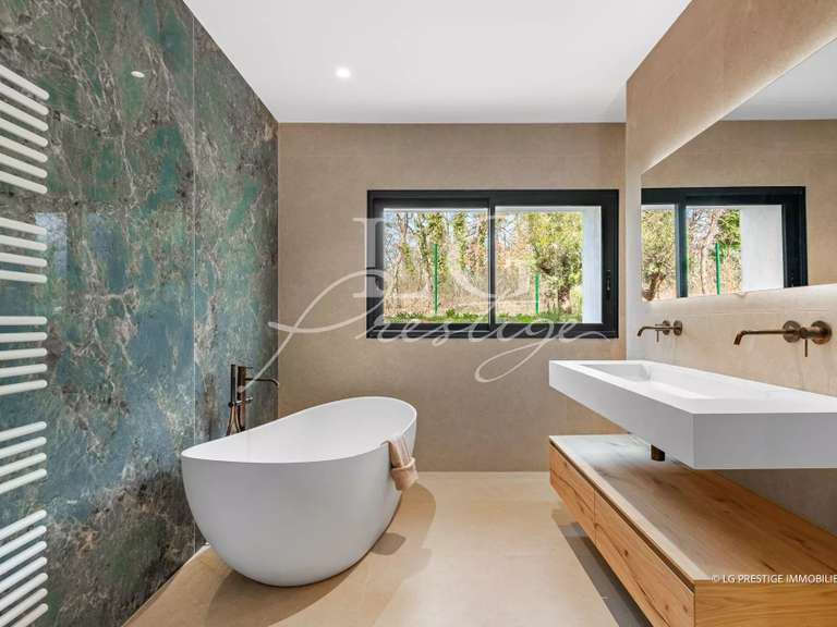 Villa Tourrettes - 4 bedrooms - 240m²