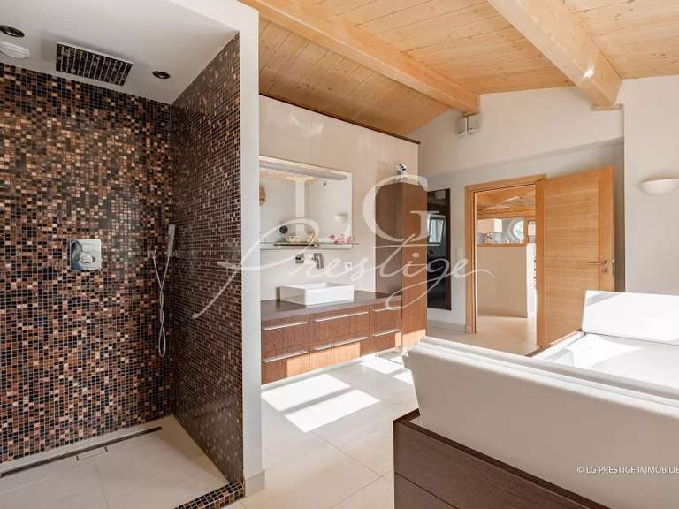 Villa Tourrettes - 2 bedrooms - 209m²