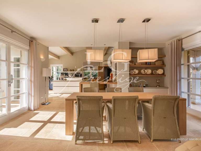 Villa Tourrettes - 2 bedrooms - 209m²