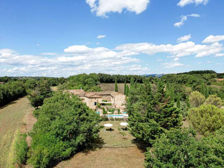 Propriété Uzès - 15 chambres - 767m²