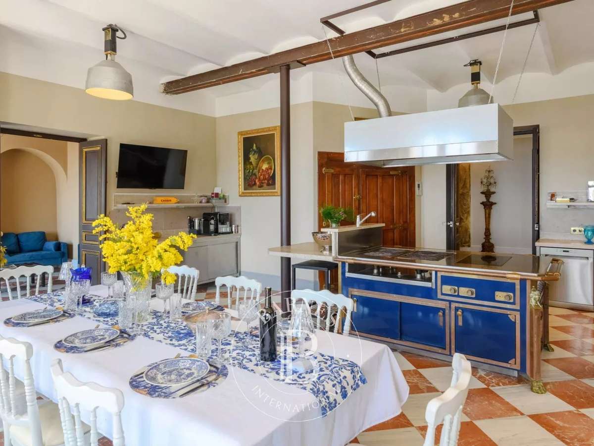 House Cassis