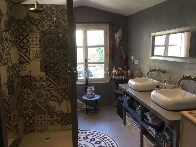 Maison Châteauneuf-Grasse - 3 chambres - 201m²