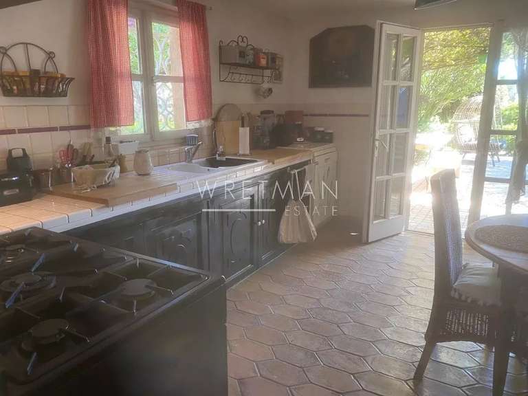 Maison Châteauneuf-Grasse - 3 chambres - 201m²
