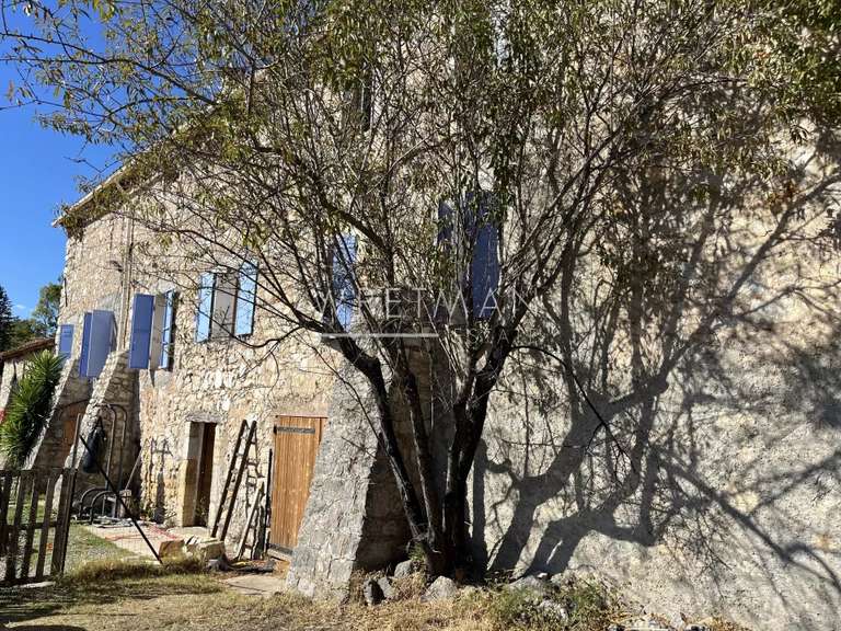 Propriété Saint-Paul-en-Forêt - 1 chambre - 199m²