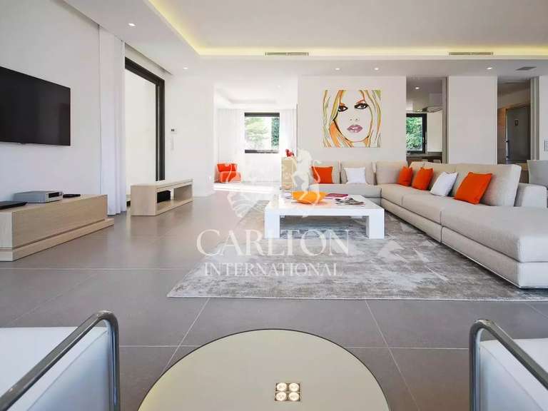 Villa Saint-Tropez - 5 bedrooms - 325m²