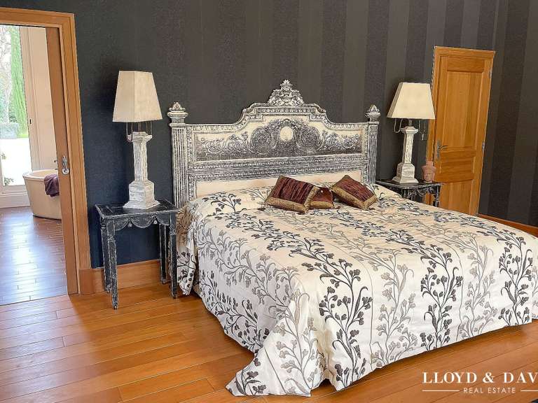 Maison Saint-Cyr-sur-Loire - 5 chambres - 581m²