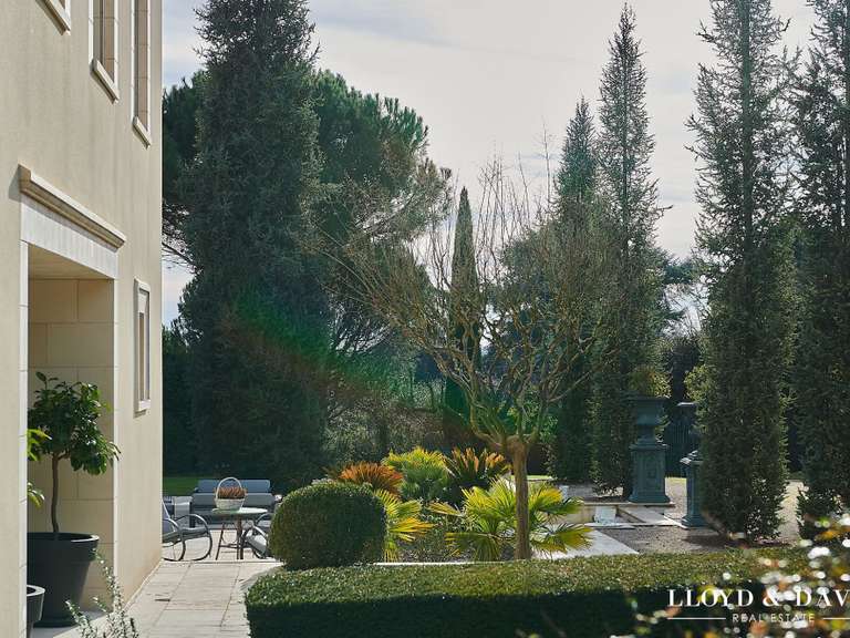 Maison Saint-Cyr-sur-Loire - 5 chambres - 581m²