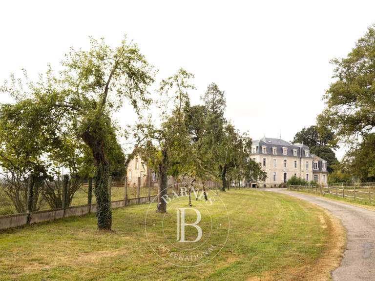 Château Montluçon - 11 chambres - 1390m²