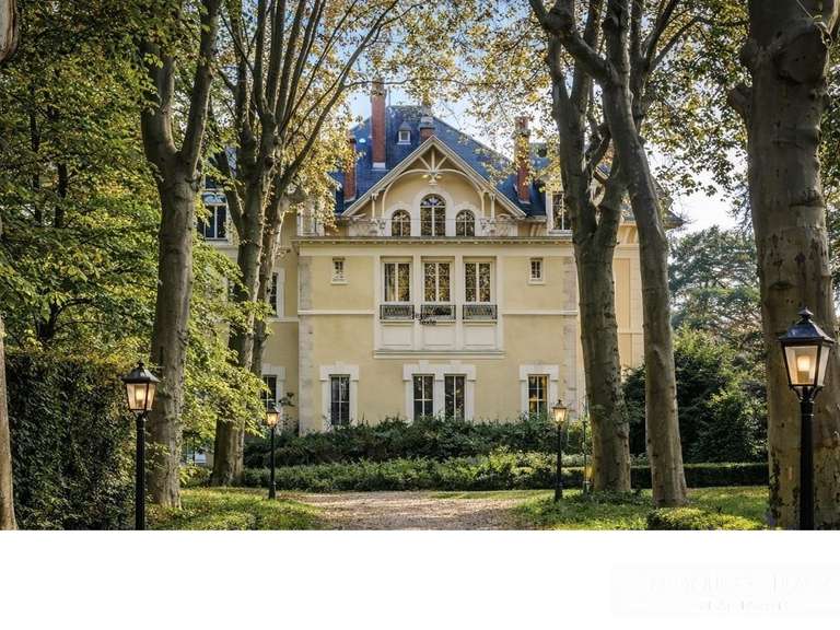 Château Saint-Julien-Molin-Molette - 7 chambres - 595m²