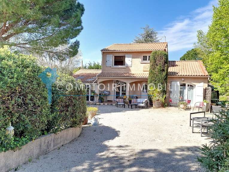 House Nîmes - 13 bedrooms - 409m²