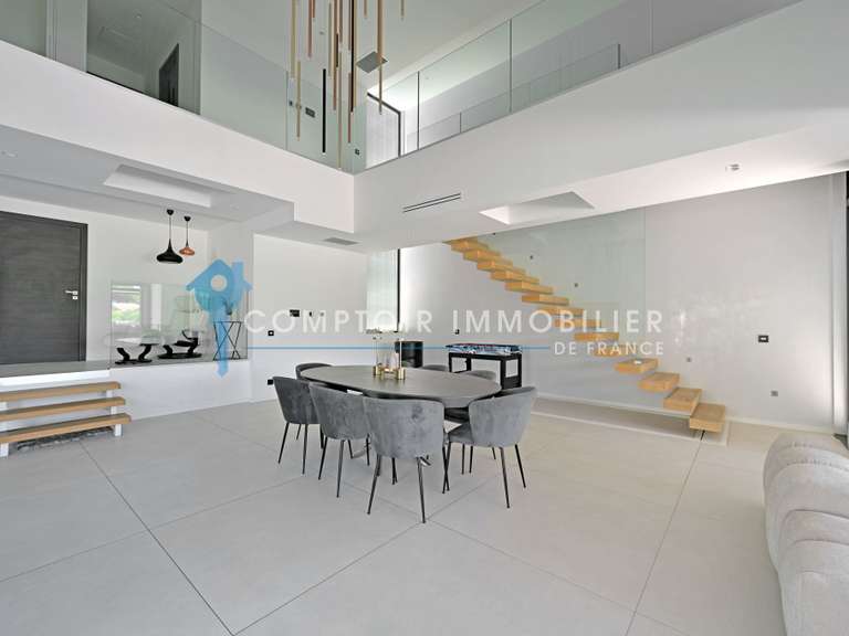 Villa Saint-Gély-du-Fesc - 5 chambres - 240m²