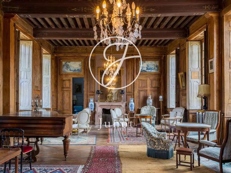 Castle Avallon - 25 bedrooms - 1700m²
